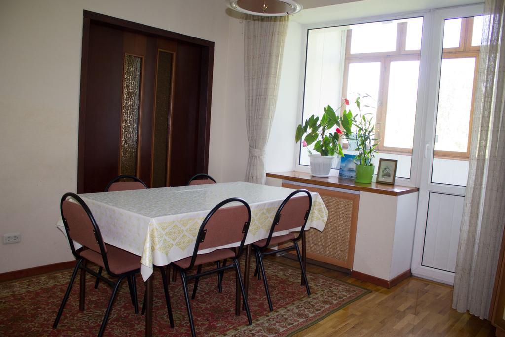 Ala Hostel Almaty Exterior photo